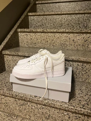 Air force 1 '07  - Fräscha vita air force 1  Skick: 9.5/10  Öppen för alla frågor och pris diskussioner   