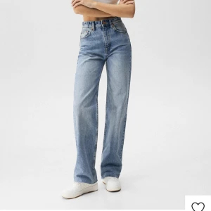 PULL&BEAR jeans - Jeans från Pull&bear som är använda fåtal gånger!! Köpa från zalando för 400kr🩵 storlek 36 och långa på mig som är 168cm!