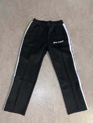 Palm angels byxor  - Säljer helt ny Palm angels byxor oanvända pris kan diskuteras vid snabb affär