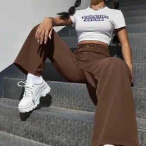 bruna byxor  - hej, jag säljer dehär byxorna för att det inte är min stil nå längre