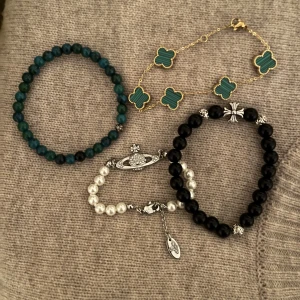 Armband i olika märken. (Westwood, chromeheart mm.) - Säljer dessa fina armband i olika märken. Hör av dig vid frågor och för fler bilder. Kan fixa ett paketpris för alla men prisen varierar enskilt. Hör gärna av dig vid intresse.