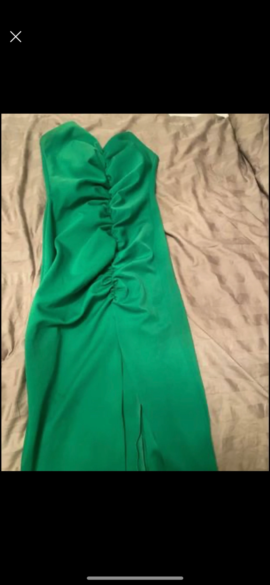 Säljer en strechig klänning grön