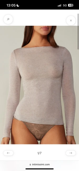 Intimissimi Ultralight tröja - Boat Neck Ultralight tröja i modalkashmir från Intimissimi i färgen ”Nude - 7525 - Beige Snäcka Melerad”   Endast använd ett fåtal gånger så den är som ny. 🐚🤎 ord pris: 449