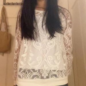 Spets-tröja💓 - Ursnygg spetströja (det är ett linne under)💕