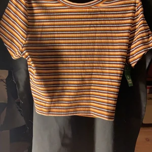 Croptop - Randig croptop, köpt secondhand