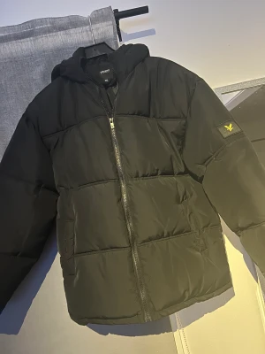 Lyle & Scott Jacka - Aldrig anv. Jacka från Lyle & Scott, storlek 12-13 år.  