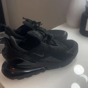 Nike air max 270 - Säljer dessa Nike air max. Använda få gånger.