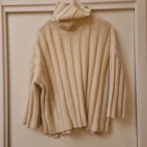 Chynky Oversized Knit Sweater - Chynky Oversized Knit Sweater