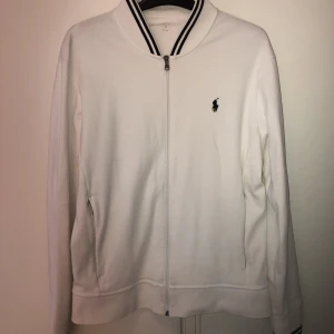 Ralph Lauren tröja - Fint skick inga fläckar, använd men sparsamt