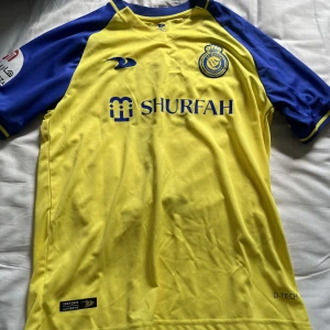 Al-Nassr Ronaldo tröja - CR7 Al-Nassr tröja från senaste säsongen. Helt oanvänd. Storlek medium