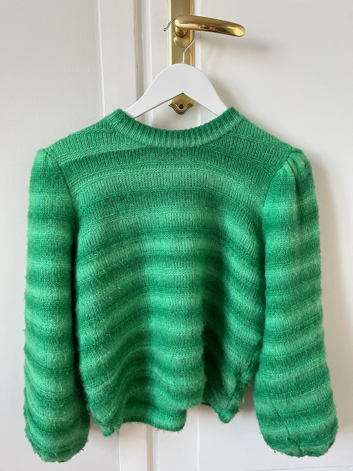 Grön stickad tröja. - 90
