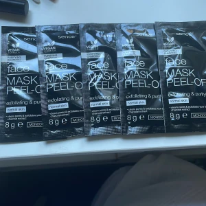 Ansiktsmask  - Säljer 5 ansiktsmasker som jag inte använder kan inte använda någon slags ansiktsmasker ❤️ kontakta om köpa eller mer information 