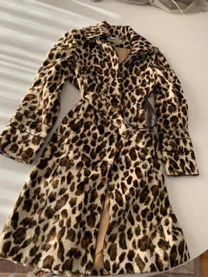 Kappa  - Leopard kappa från Karen millen.