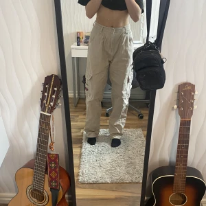 Cargo byxor - Helt nya cargo pants använda en gång. Jag är 174 och har storlek M