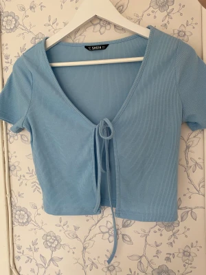 Blå kofta  - Fin blå kofta perfekt till varma sommardagar 💙