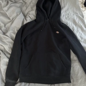 Dickies hoodie  - Super mysig tröja passar till både killar och tjejer💗💗 köpt för 550kr💗