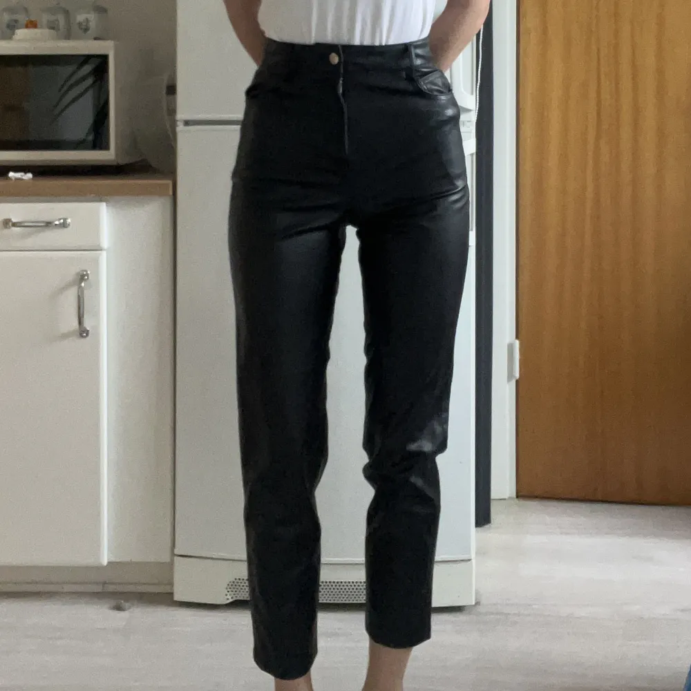 Aldrig använda sprillans nya, köpta på Zara storlek 34. Jeans & Byxor.