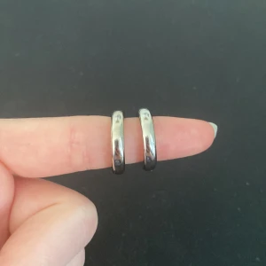 Silverörhängen  - Ett par jätte fina silverörhängen 🫶 Helt utan skador och i nytt skick 💞