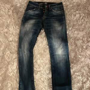 Snygga jeans storlek 27-32 skick 10/10
