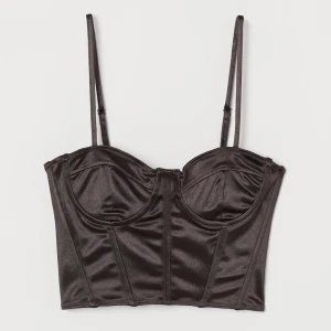 Korsett - Brun korsett topp från hm med dragkedja där bak och justerbara band. Storlek 38 men väldigt liten k storleken så skulle säga 36