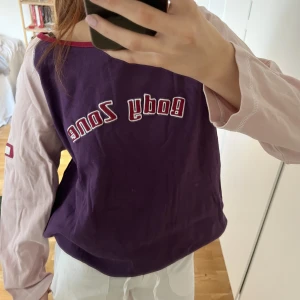 Långärmad tröja - Cool långärmad tröja. Oversized. Passar S/M/L. Köpare står för frakt❤️‍🔥