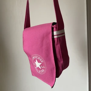 Rosa converse väska  - Jättesöt 