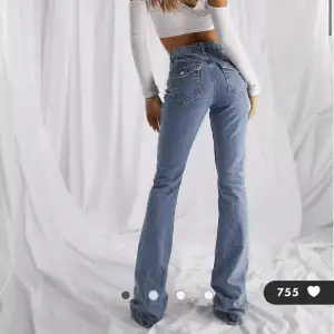 Säljer dessa jeans från Asos. Skriv för fler bilder. Obs, små i storleken är mer som en 24 W