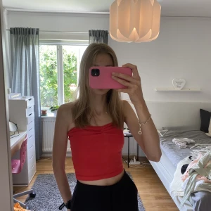 Topp - Linne frun GinaTricot som jag själv sytt om till en skitsnygg festtopp, strl xs💜