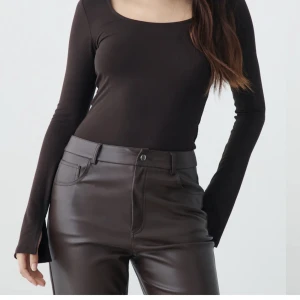 Topp med slits - Jersey topp Ginatricot. Oanvänd