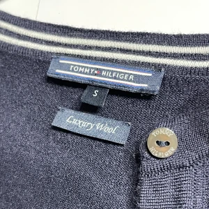 tommy hilfiger kofta - 100 kr (köpte för 1000 kr och den är i nyskick, därav väldigt bra pris)