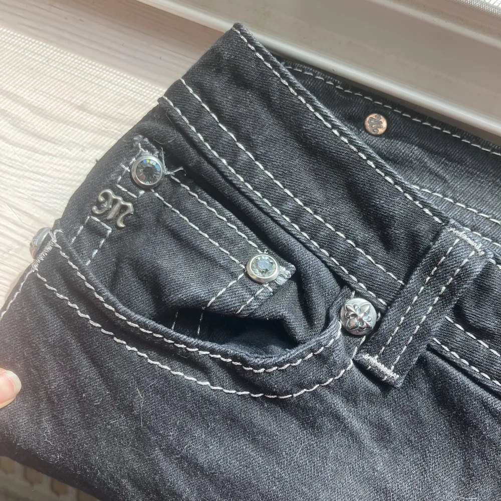 Säljer mina snygga missme jeans 🥰 Skriv om ni har frågor 💓 Vis snabb affär kan priset ändras 🥰. Jeans & Byxor.