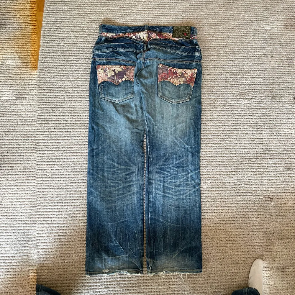 helt sjuuuukt vackra double waist japanska jeans från märket eternal med massa detaljer 😍😍😍. Jeans & Byxor.