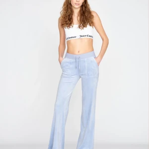 Blå juicy byxor - Ett par blå juicy byxor i xss