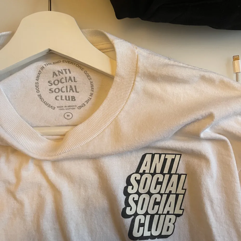 En cool oversized långärmad t-shirt från ANTI SOCIAL SOCIAL CLUB som jag köpte i Stockholm för 1699kr. T-shirts.