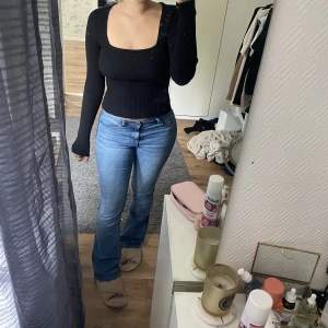 Långärmad  - Super skön men använder inte längre. Ribbad men kolla bild 2 för att se extra detaljer. 129 kr + frakt 