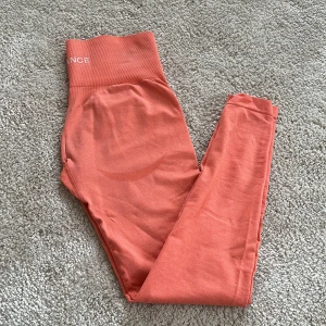 Träningsthigts coral 💓 - Superfina stretchiga träningsthigts från märket Balance💞 använda endast 2 gånger! Nypris 699kr