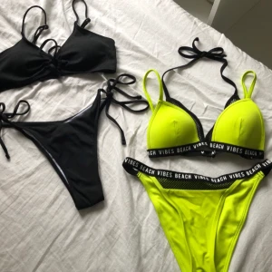Bikini  - Säljer mina bikinis👙☀️🏝️  Den gula kostar 40kr och den svarta kostar 50kr💗 Hör av er vid intresse/ frågor!!😊 