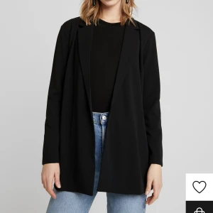 Blazer - Säljer denna då den inte används! Väldigt skön och i nyskick! Nypris 339kr.