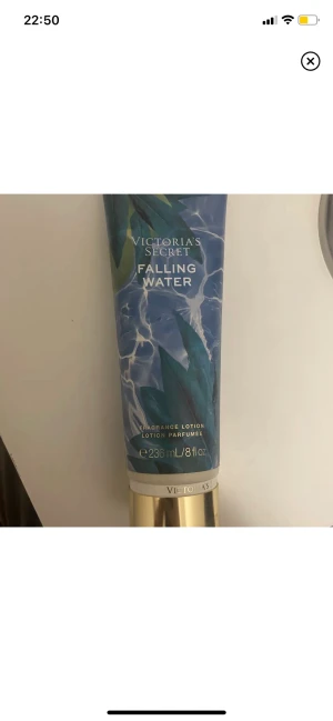 Bodylotion  - Bodylotion från Victoria secret. Har bara använt lite av den så det mesta finns kvar🩷