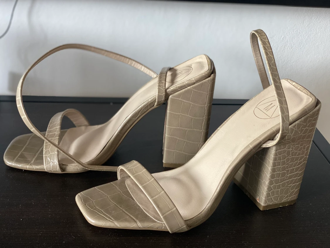 Snygga sandaler  - 90