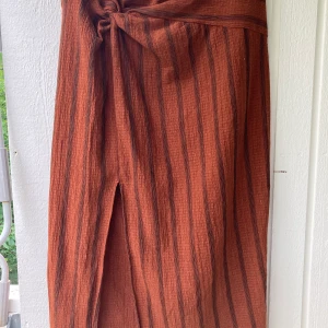 Jättefin kjol stl L - Använd någon enstaka gång. Jättefin men tyvärr lite för stor för mig. 