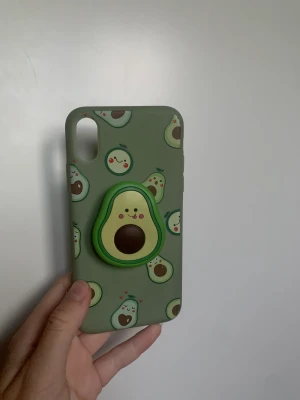 Telefonskal - Säljer detta skal till telefon XS. Endast använd några få gånger men inga defekter🤍🥑