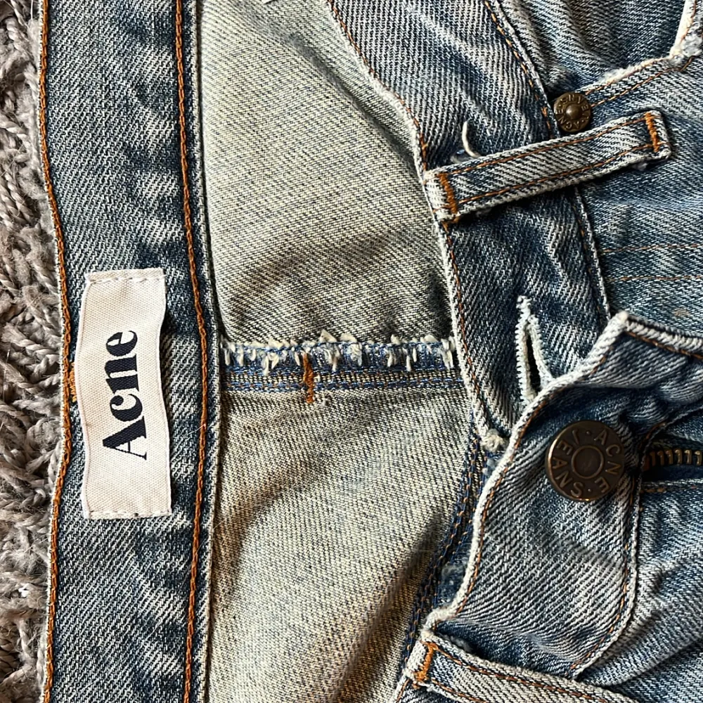 Säljer dem här snygga jeansen från acne!Då dem har blivit för små tyvärr, köpt från secondhand ❣️💕. Jeans & Byxor.