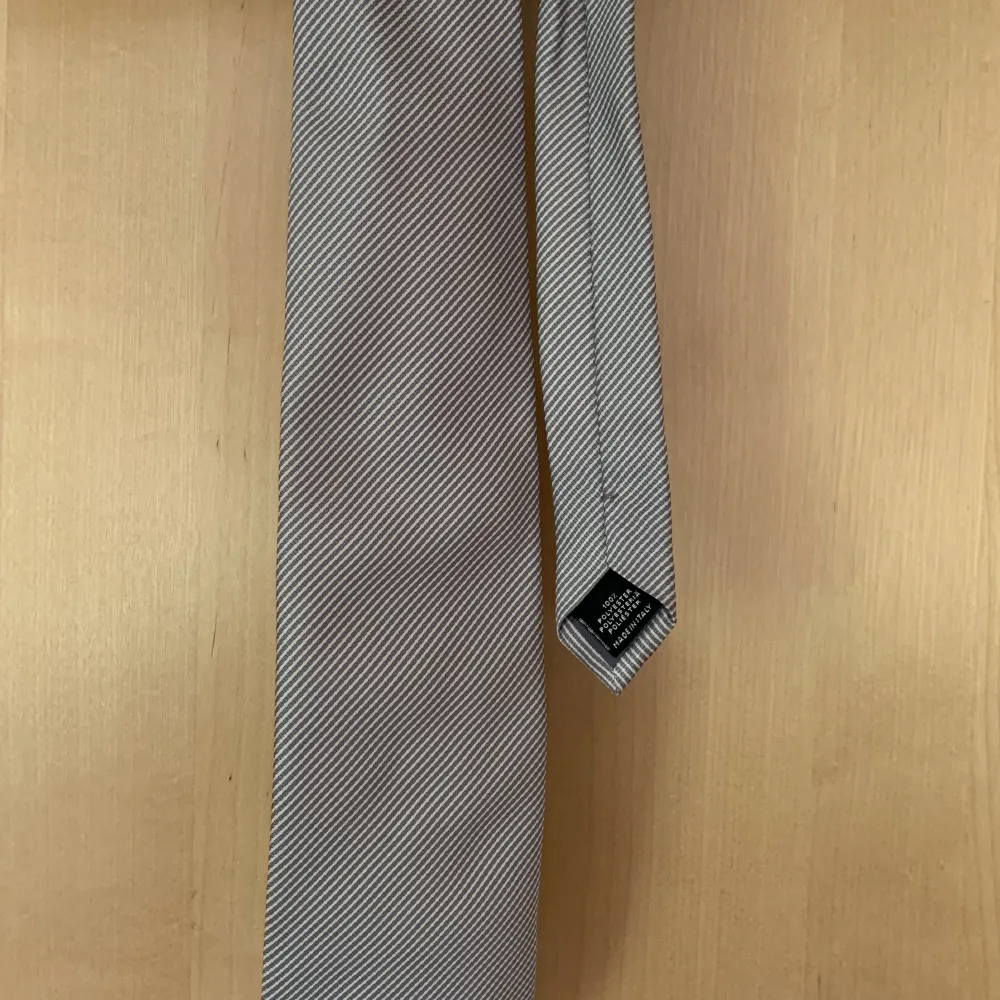 Thick tie in great condition! Made in italy. Accessoarer.
