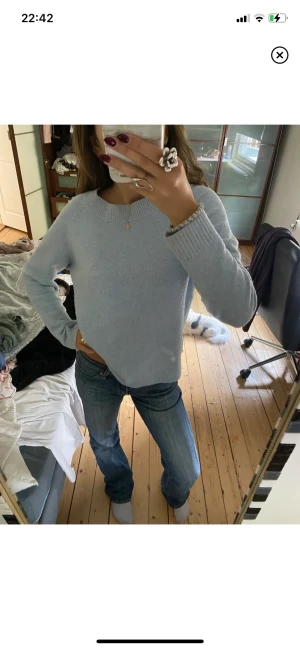 Stickad tröja - Så fin stickad tröja från vero Moda i så fin och härlig färg, dock lite nopprig! 💙 tryck på köp nu 