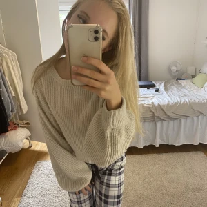 Beige stickad tröja  - Stickad tröja från hm i storlek xs💕priset går att diskutera 