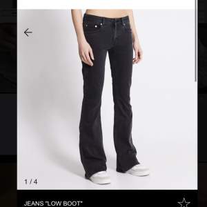 Super snygga jeans från lager 157 i storlek xs full leghth, säljer de för originalpris så de är slutsålda online, de är även helt nya och oanvända med lappen kvar, pris går att diskuteras vid snabbt köp 