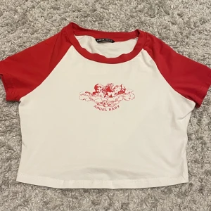 Croptop - Super söt croptop med en ängel på. Helt oanvänd 