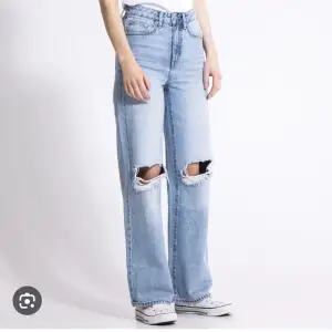 Fina helt oanvända jeans från lager 157, ”boulevard” modellen, har prislappen kvar, egna bilder kan skickas. Säljs då de aldrig används. Storlek M. 