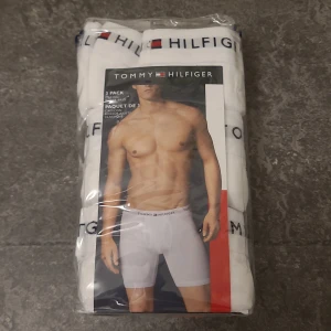 Kalsonger Tommy Hilfiger XL - 3 st av vita kalsonger från Tommy med storlek XL